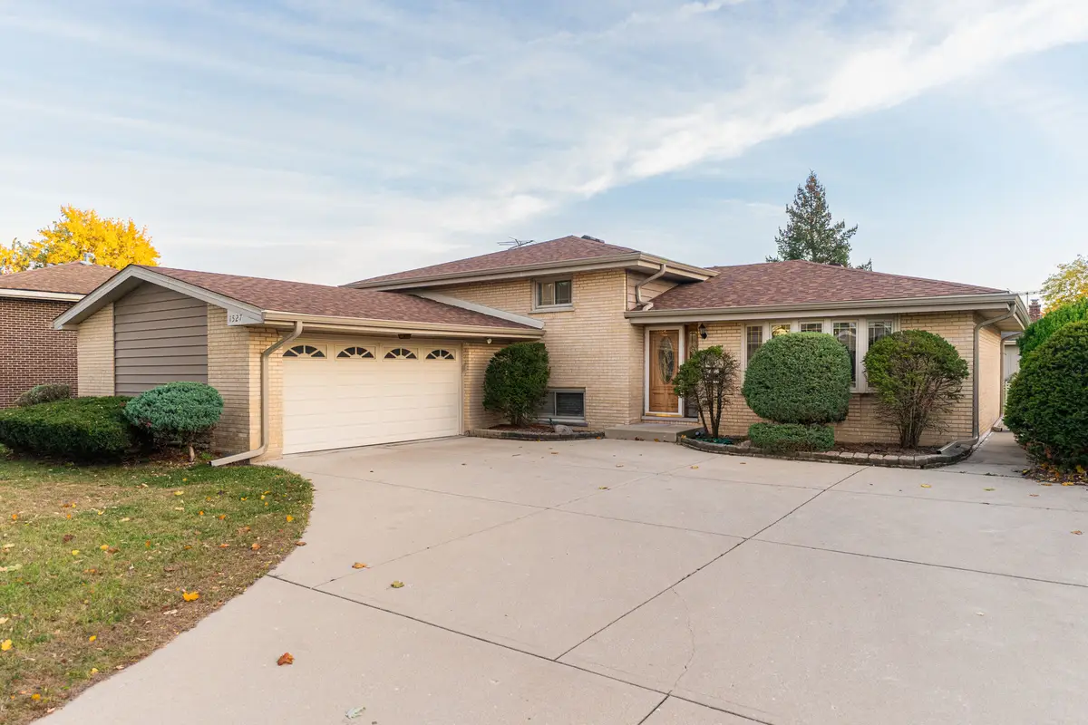 1527 W Holtz Avenue, Addison, IL 60101 - Image #1