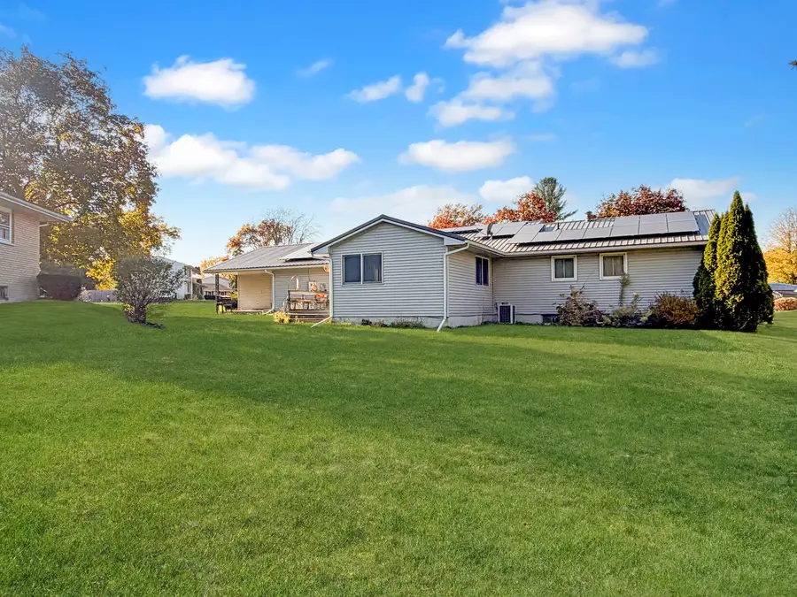 1353 Carriage Hill Lane, Freeport, IL 61032 - Image #2