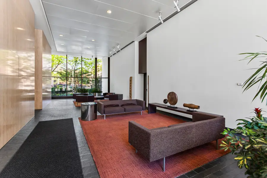 1560 N Sandburg Terrace #4011J, Chicago, IL 60610 - Image #2