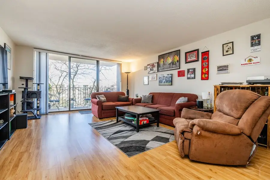 2000 Saint Regis Drive #6C, Lombard, IL 60148 - Image #2