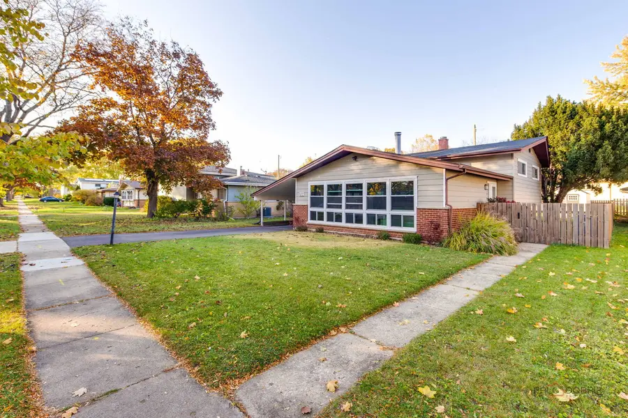 512 Lisa Road, West Dundee, IL 60118 - Image #2