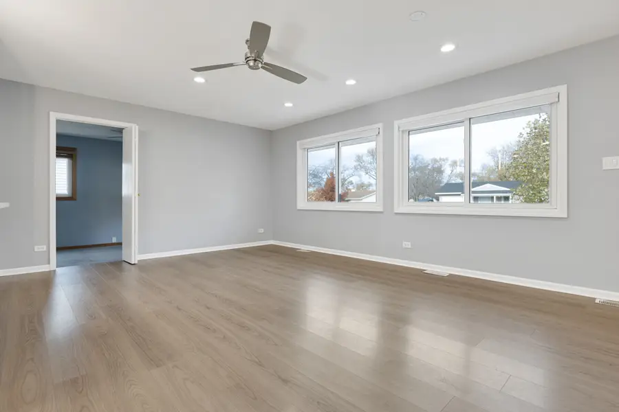 940 Victoria Lane, Elk Grove Village, IL 60007 - Image #3