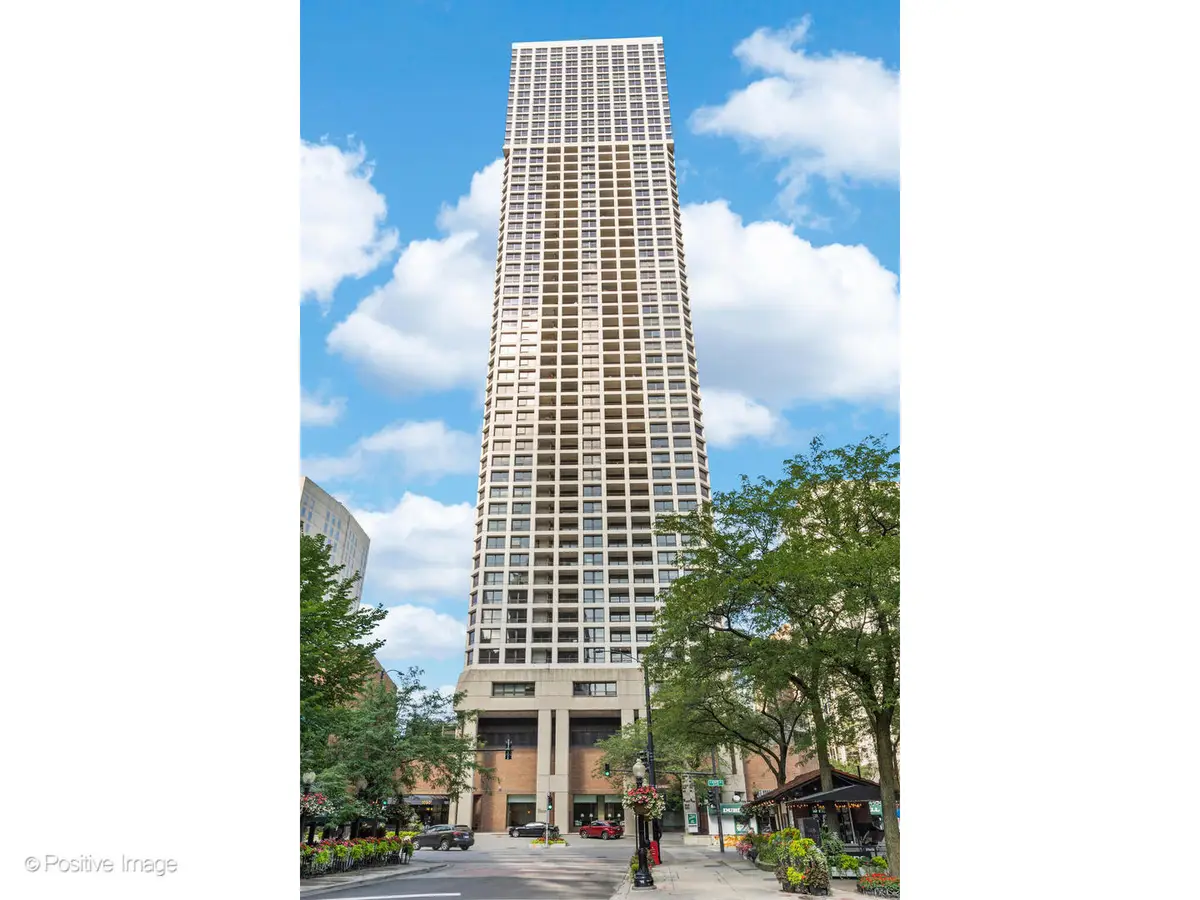1030 N State Street #21K, Chicago, IL 60610 - Image #1