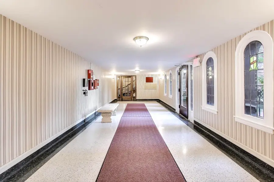 75 E Harris Avenue #3E, La Grange, IL 60525 - Image #3