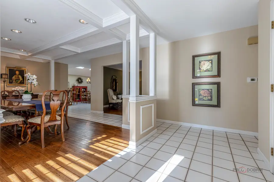 1622 E Greenwood Drive, Mount Prospect, IL 60056 - Image #2