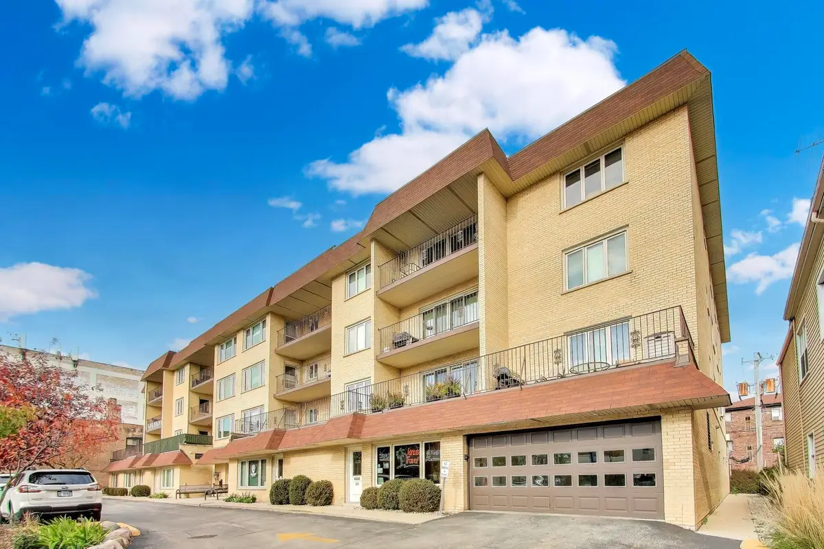 6121 N Northwest Highway #406, Chicago, IL 60631 - Image #1