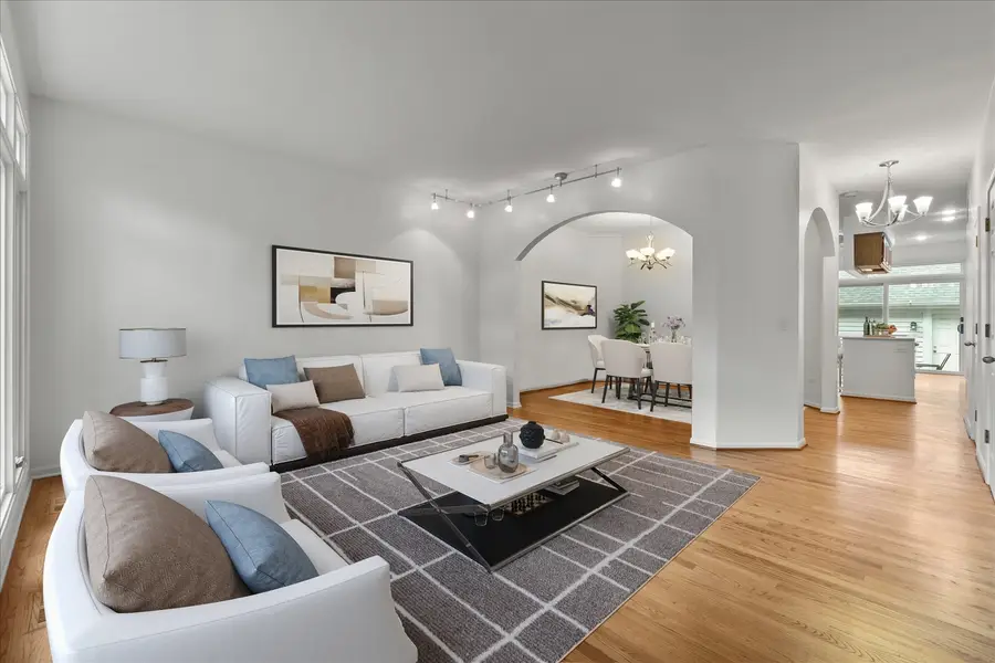 4260 W Thorndale Avenue, Chicago, IL 60646 - Image #2