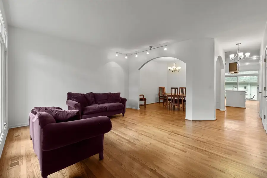 4260 W Thorndale Avenue, Chicago, IL 60646 - Image #3