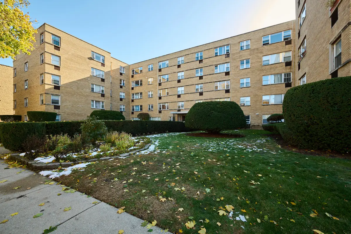2115 W Farwell Avenue #103, Chicago, IL 60645 - Image #1