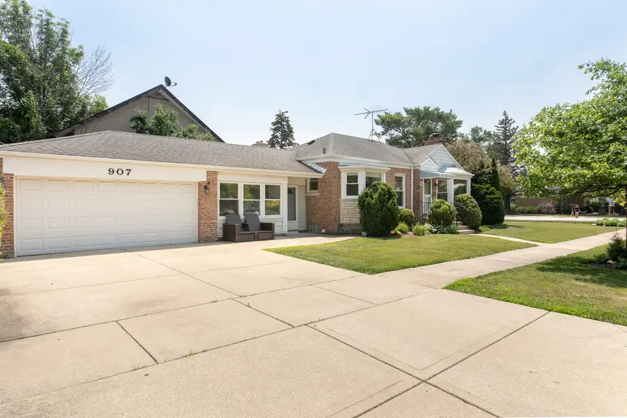907 Wilkinson Parkway, Park Ridge, IL 60068 - Image #2