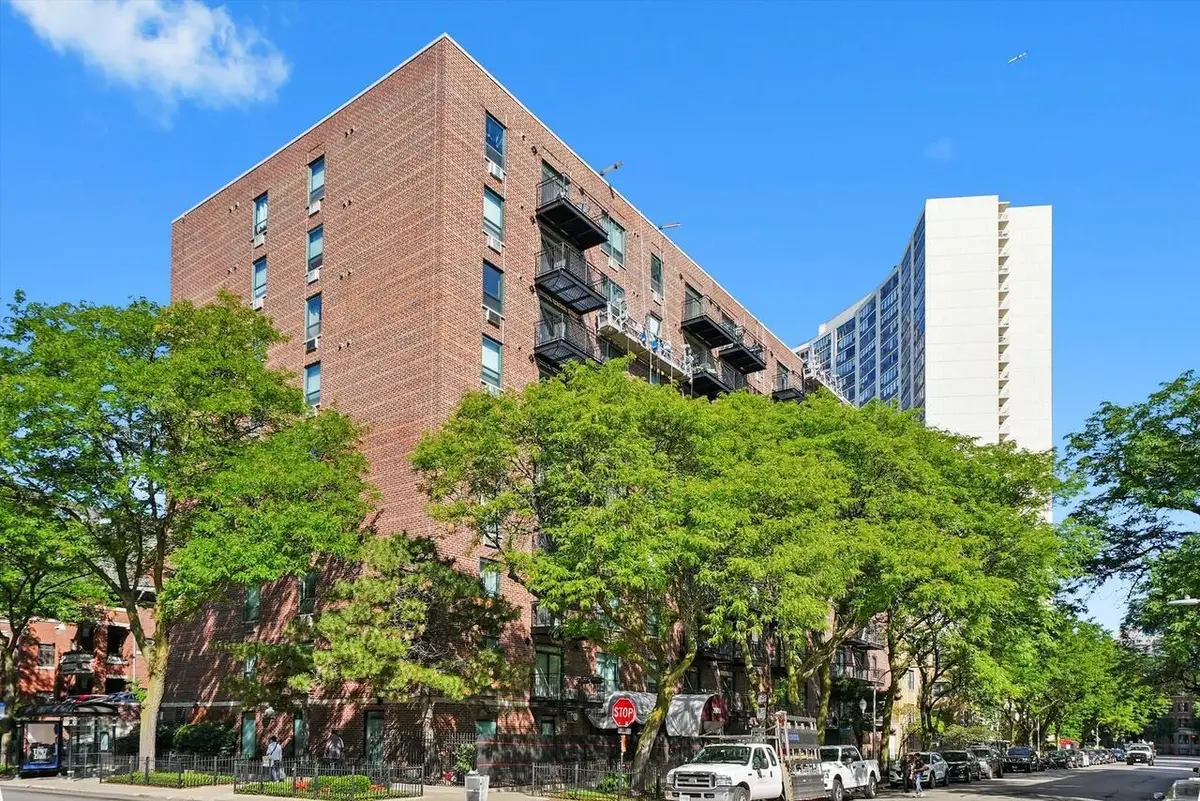 3900 N Pine Grove Avenue #405, Chicago, IL 60613 - Image #1