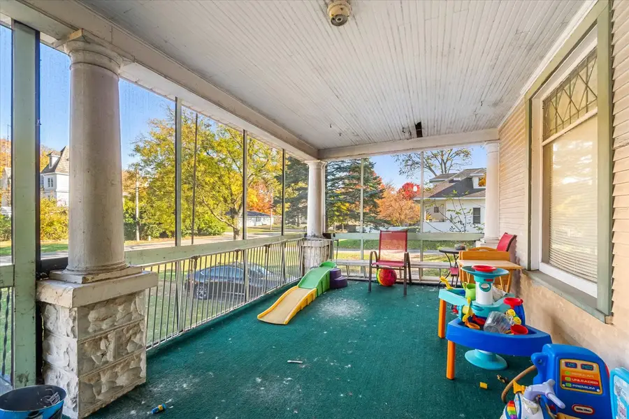 305 W Park Avenue, Sheridan, IL 60551 - Image #2