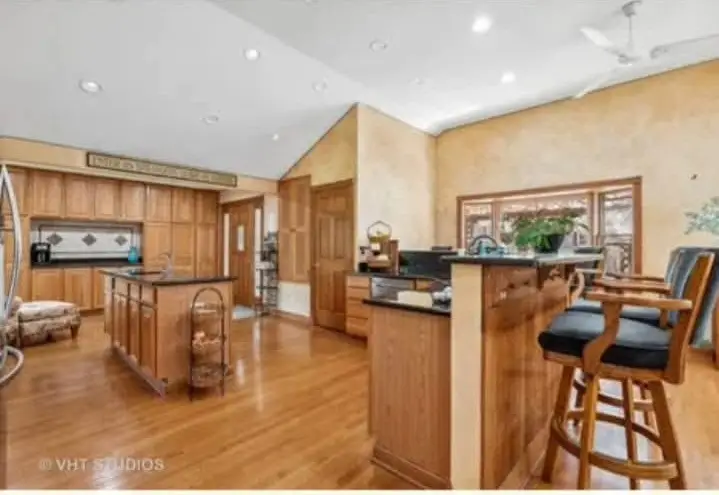 19738 W Martin Drive, Mundelein, IL 60060 - Image #2