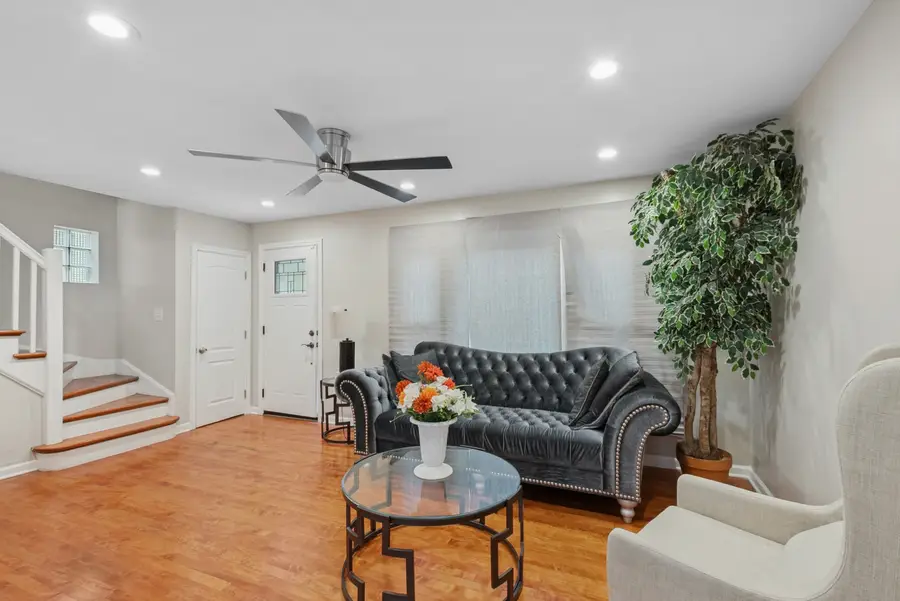 9127 S Essex Avenue, Chicago, IL 60617 - Image #3