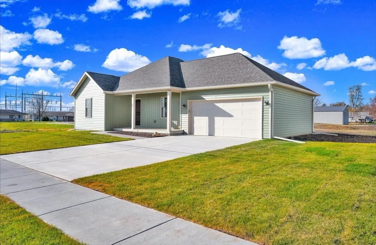 210 S Oak Street, El Paso, IL 61738 - Image #1