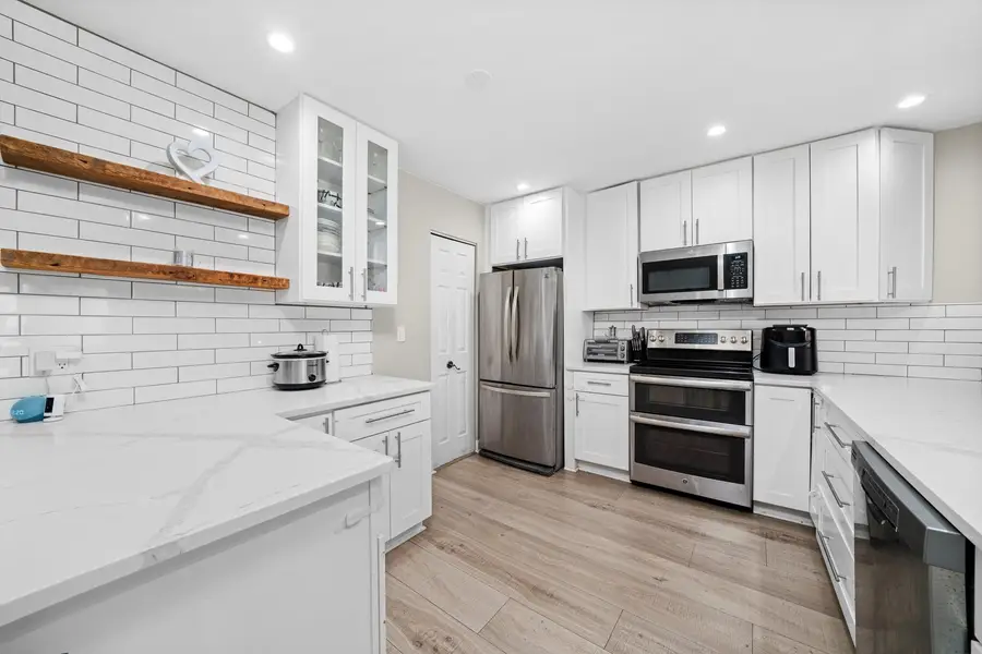 8094 Garfield Avenue #4-3, Burr Ridge, IL 60527 - Image #2