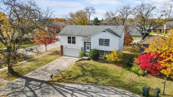 2 Oakmont Court, Streamwood, IL 60107