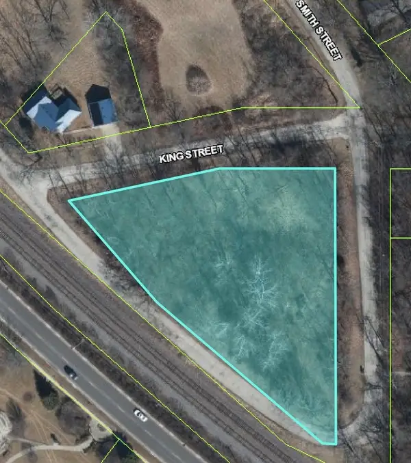 609 E Lake Street, Woodstock, IL 60098