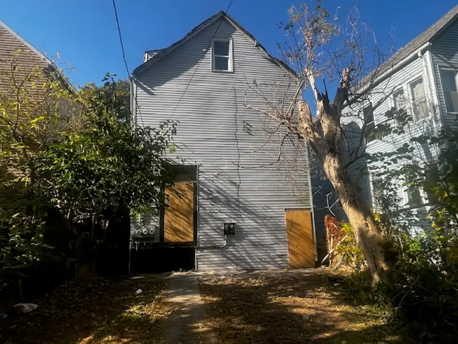 8419 S Muskegon Avenue, Chicago, IL 60617 - Image #2