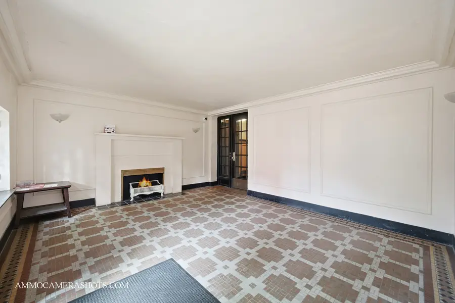 6807 S Paxton Avenue #1, Chicago, IL 60649 - Image #2