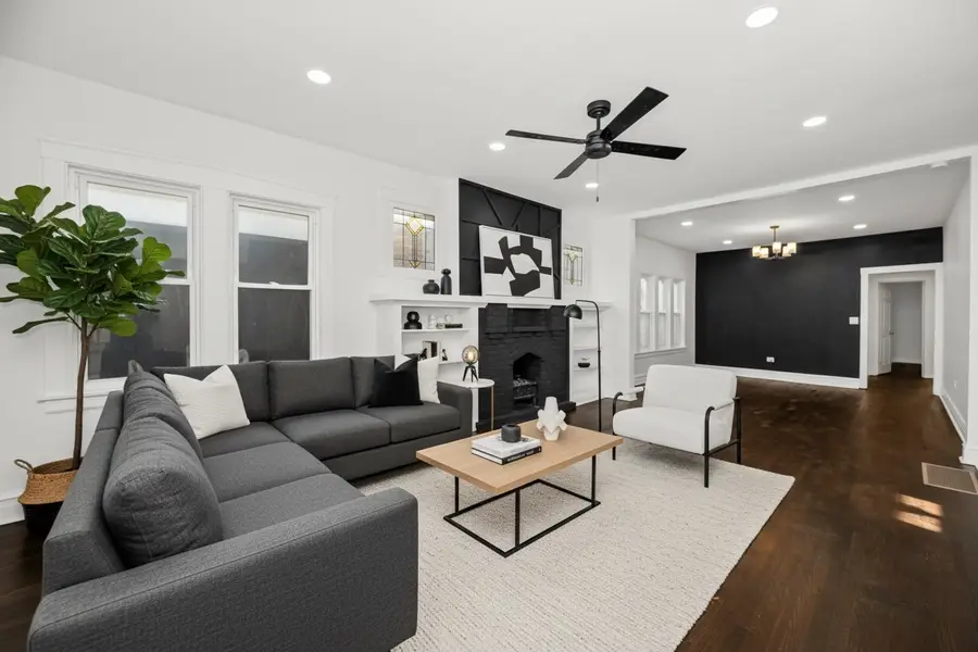 7832 S Paxton Avenue, Chicago, IL 60649 - Image #3