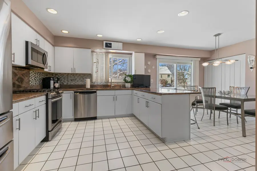 2888 Whispering Oaks Court, Buffalo Grove, IL 60089 - Image #2