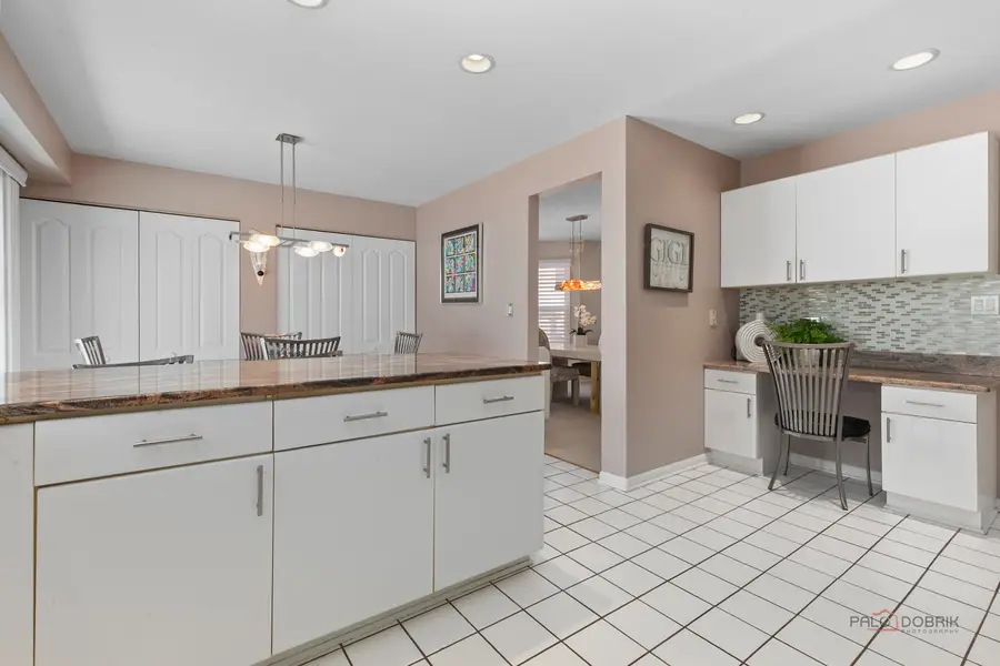 2888 Whispering Oaks Court, Buffalo Grove, IL 60089 - Image #3