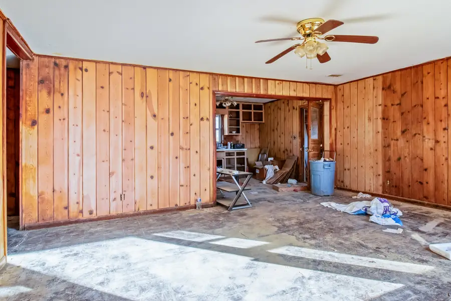 5827 E 3500s Road, Saint Anne, IL 60964 - Image #2