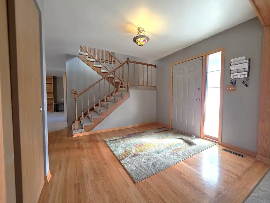 307 S Carriage Trail, McHenry, IL 60050 - Image #3