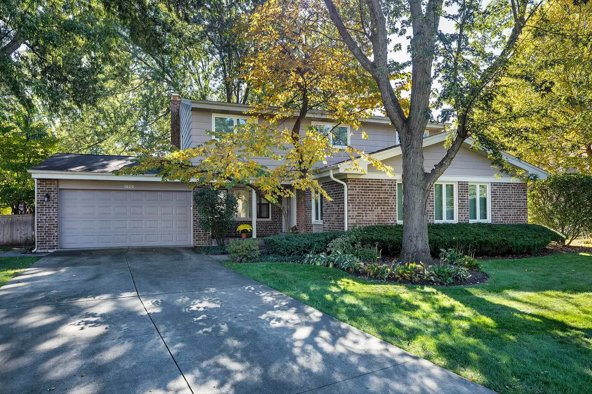 1925 Ivy Lane, Northbrook, IL 60062 - Image #1