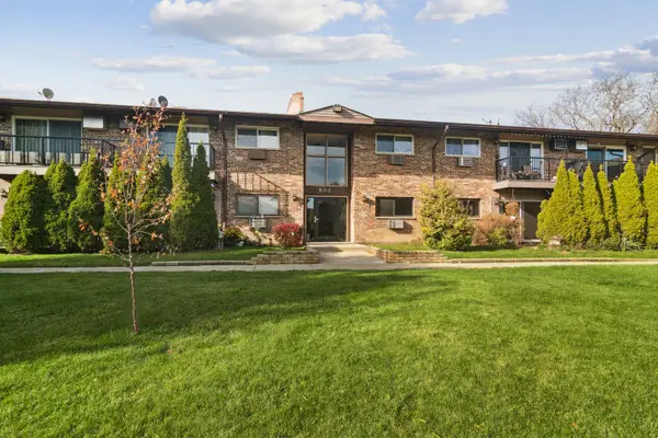 802 E Old Willow Road #113, Prospect Heights, IL 60070