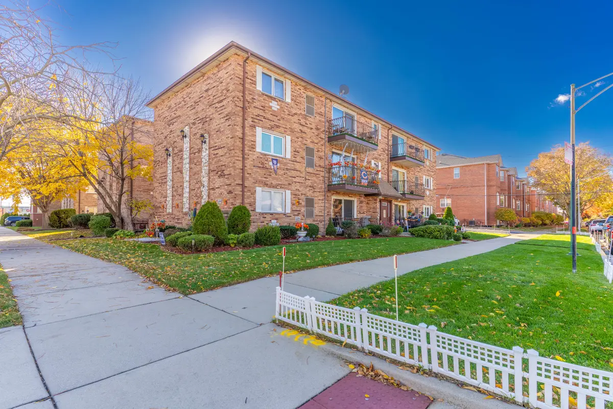 6401 W 64th Place #2W, Chicago, IL 60638 - Image #1