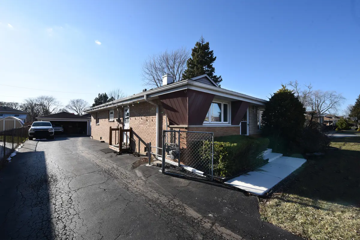 8848 Meade Avenue, Oak Lawn, IL 60453 - Image #1