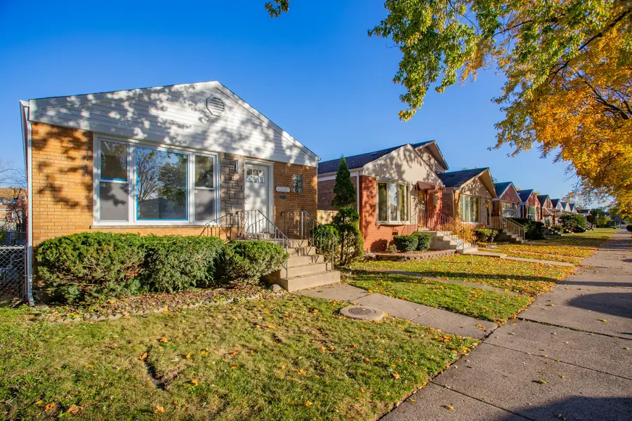 12421 S Honore Street, Calumet Park, IL 60827 - Image #2