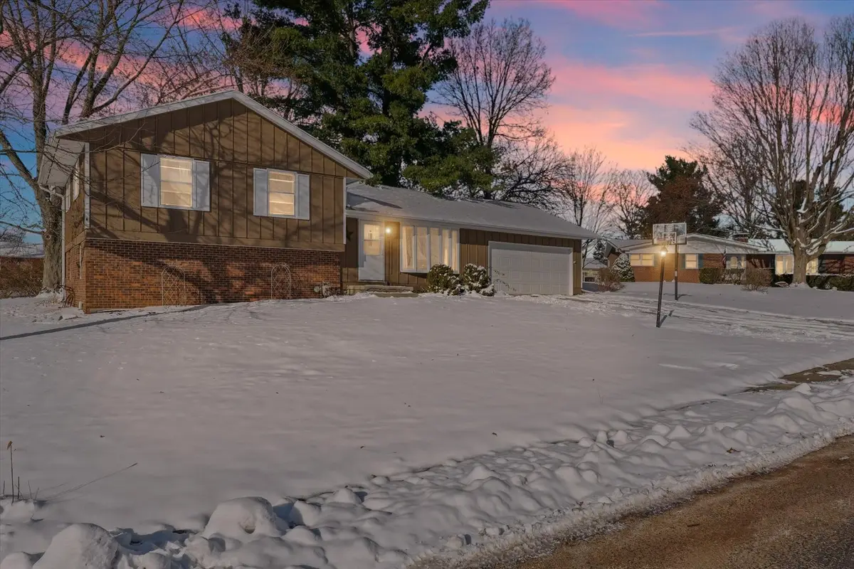 411 Weathering Drive, Mahomet, IL 61853 - Image #1