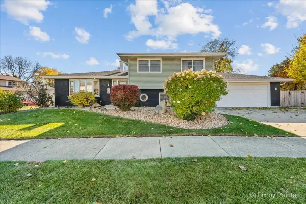 504 Flint Trail, Carol Stream, IL 60188