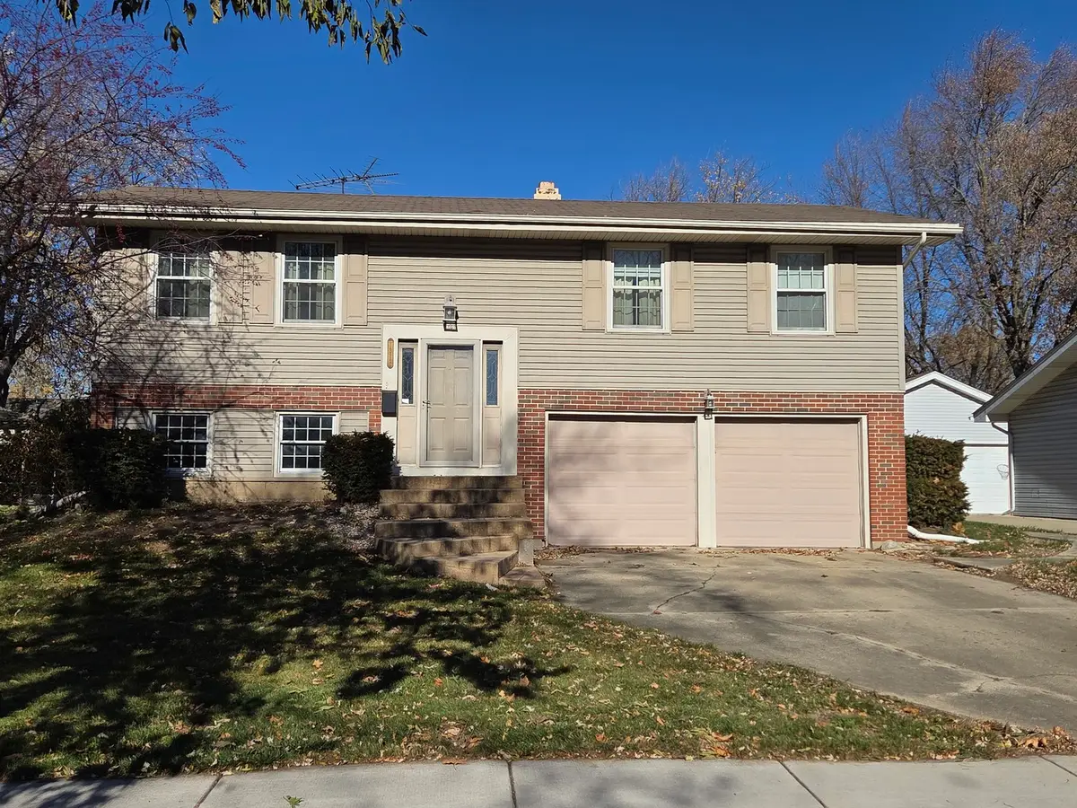 1312 W Oakmont Road, Hoffman Estates, IL 60169 - Image #1