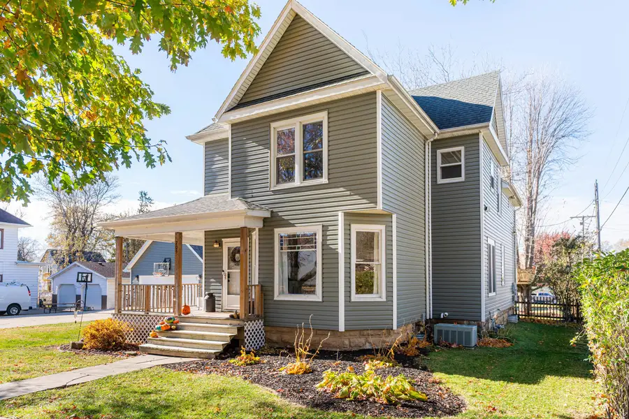 705 Paddock Avenue, Ashton, IL 61006 - Image #2