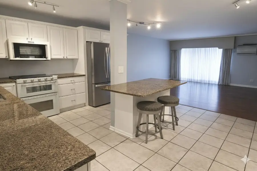 2211 S Stewart Avenue #2B, Lombard, IL 60148 - Image #2