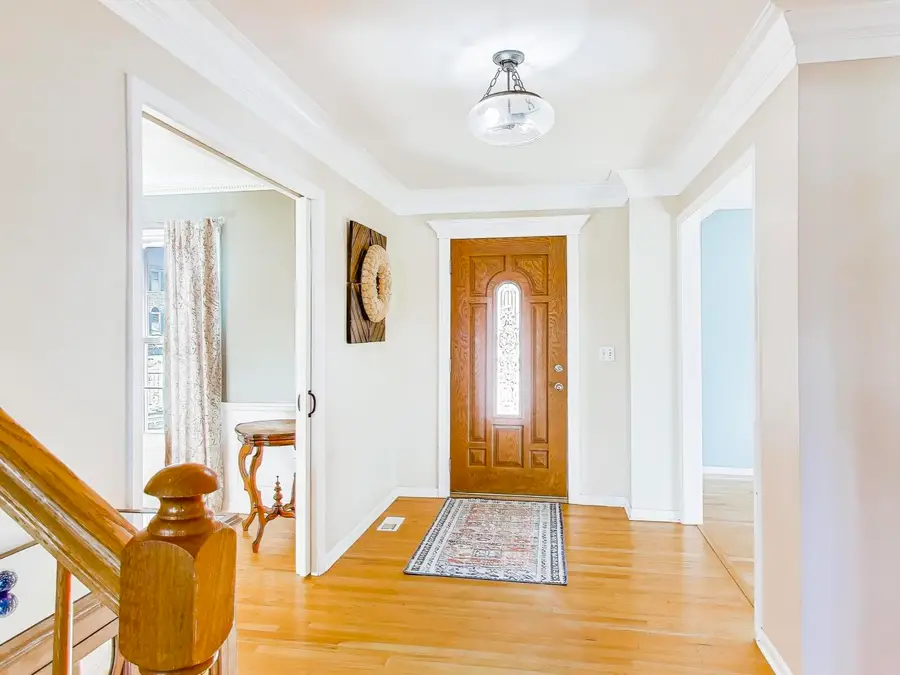 660 Robin Ridge, Elgin, IL 60123 - Image #2