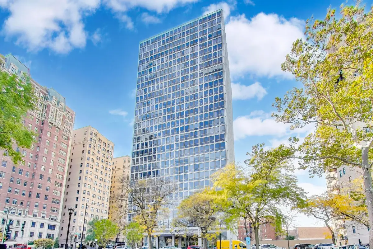 2400 N Lakeview Avenue #310, Chicago, IL 60614 - Image #1