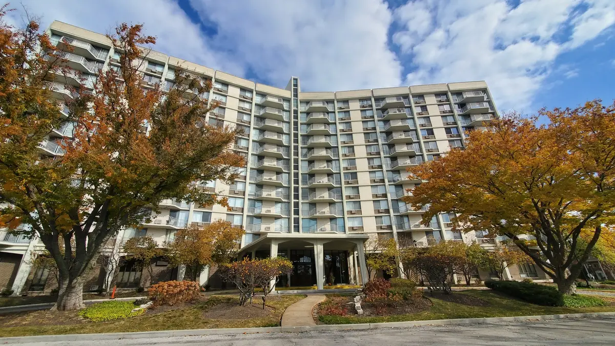 20 N Tower Road #6J, Oak Brook, IL 60523 - Image #1