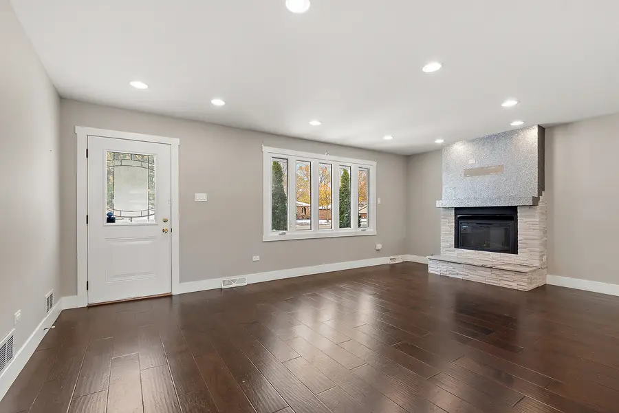 7433 S 88th Avenue, Justice, IL 60458 - Image #2