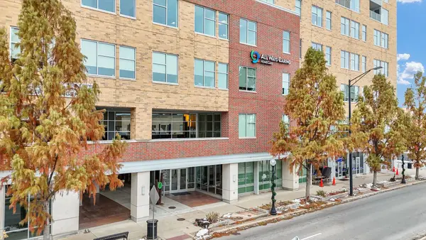 301 N Neil Street #708, Champaign, IL 61820