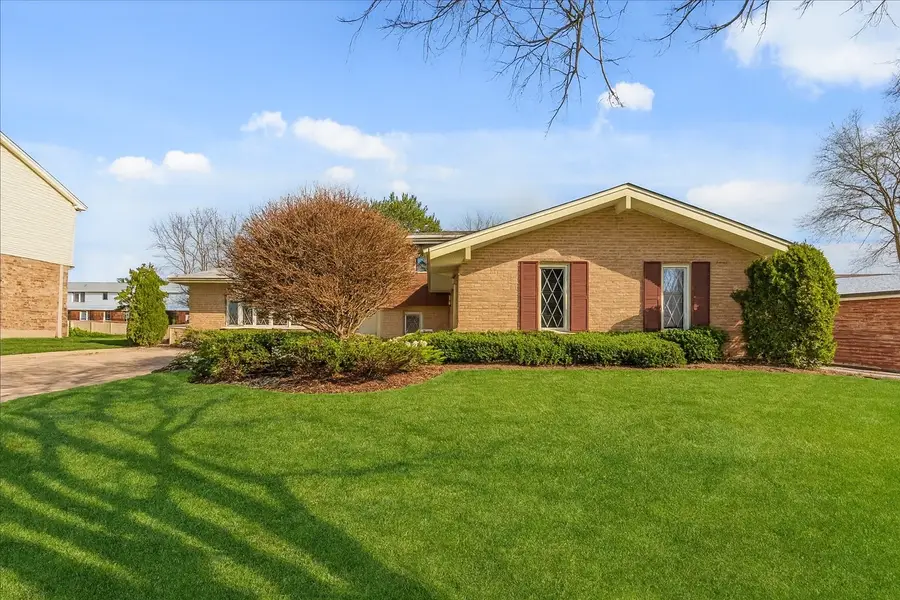 8209 Middlebury Avenue, Woodridge, IL 60517 - Image #3