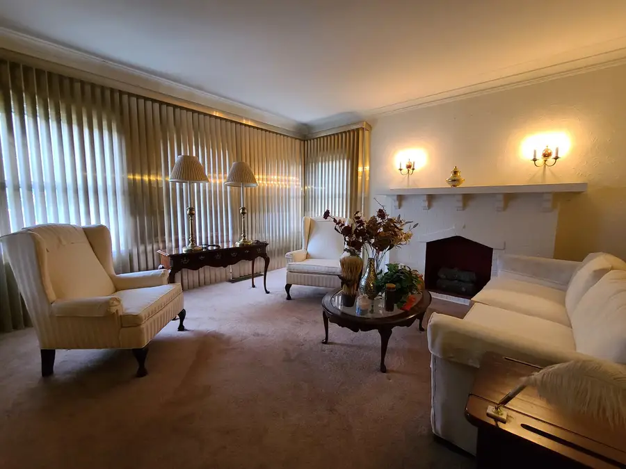 8319 S Crandon Avenue, Chicago, IL 60617 - Image #3