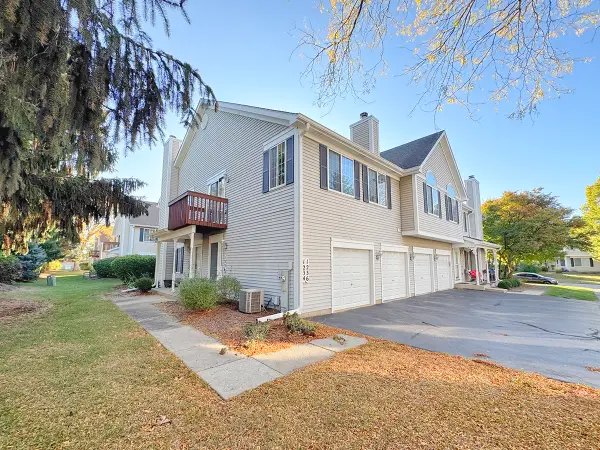 1236 Sandhurst Lane #1236, South Elgin, IL 60177