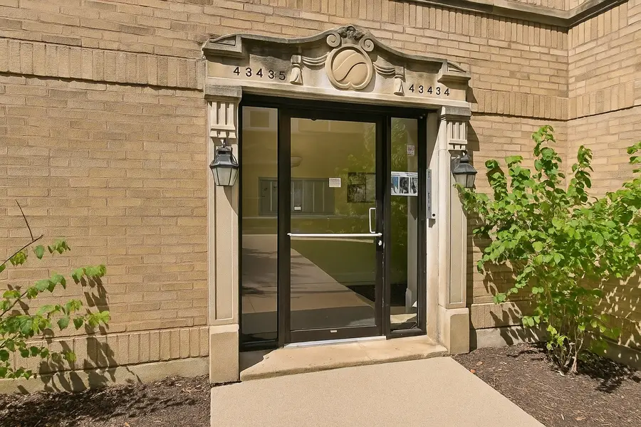 4343 N Sacramento Avenue #2B, Chicago, IL 60618 - Image #2