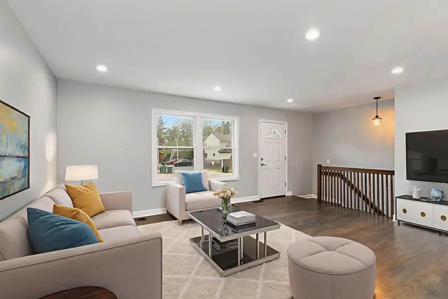 400 S Collins Street, South Elgin, IL 60177 - Image #2