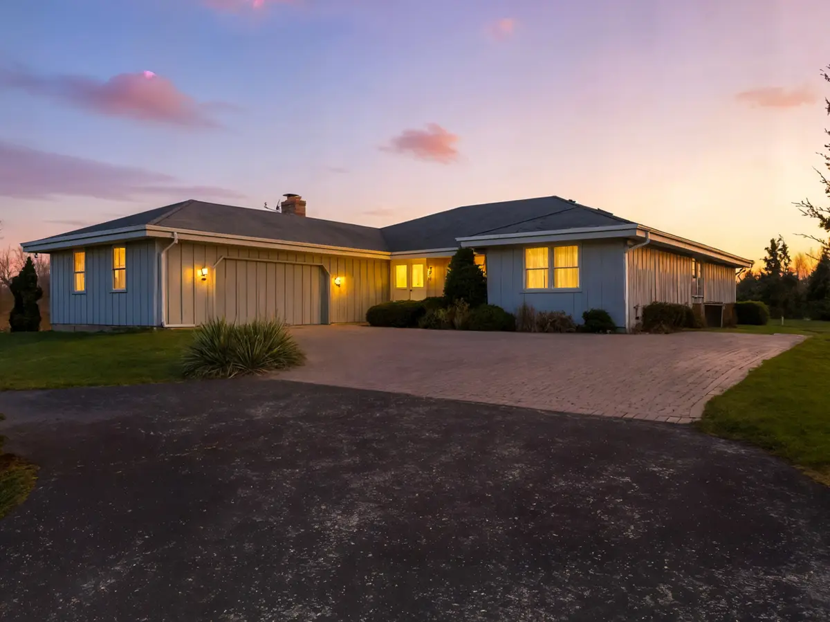 195 Clover Hill Lane, North Barrington, IL 60010 - Image #1